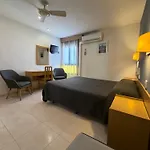 Tarres بيت ضيافة أنغولوس
